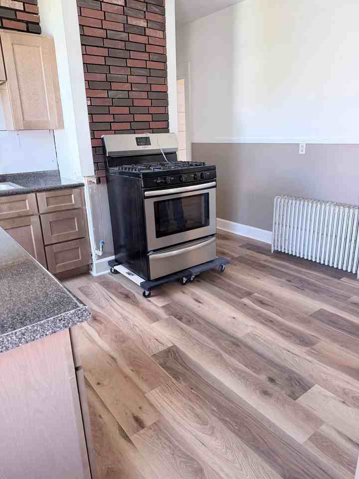 843 Hampton Ave #2ndFL - Photo 4 of 6