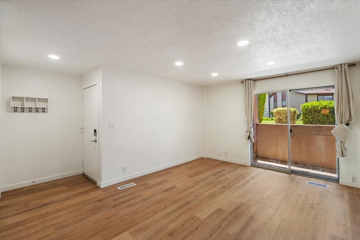 263 W Garden Park Dr - Photo 3 of 20