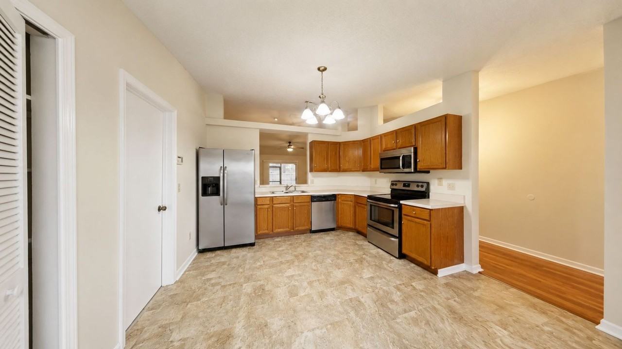 127 Titan Dr - Photo 4 of 11
