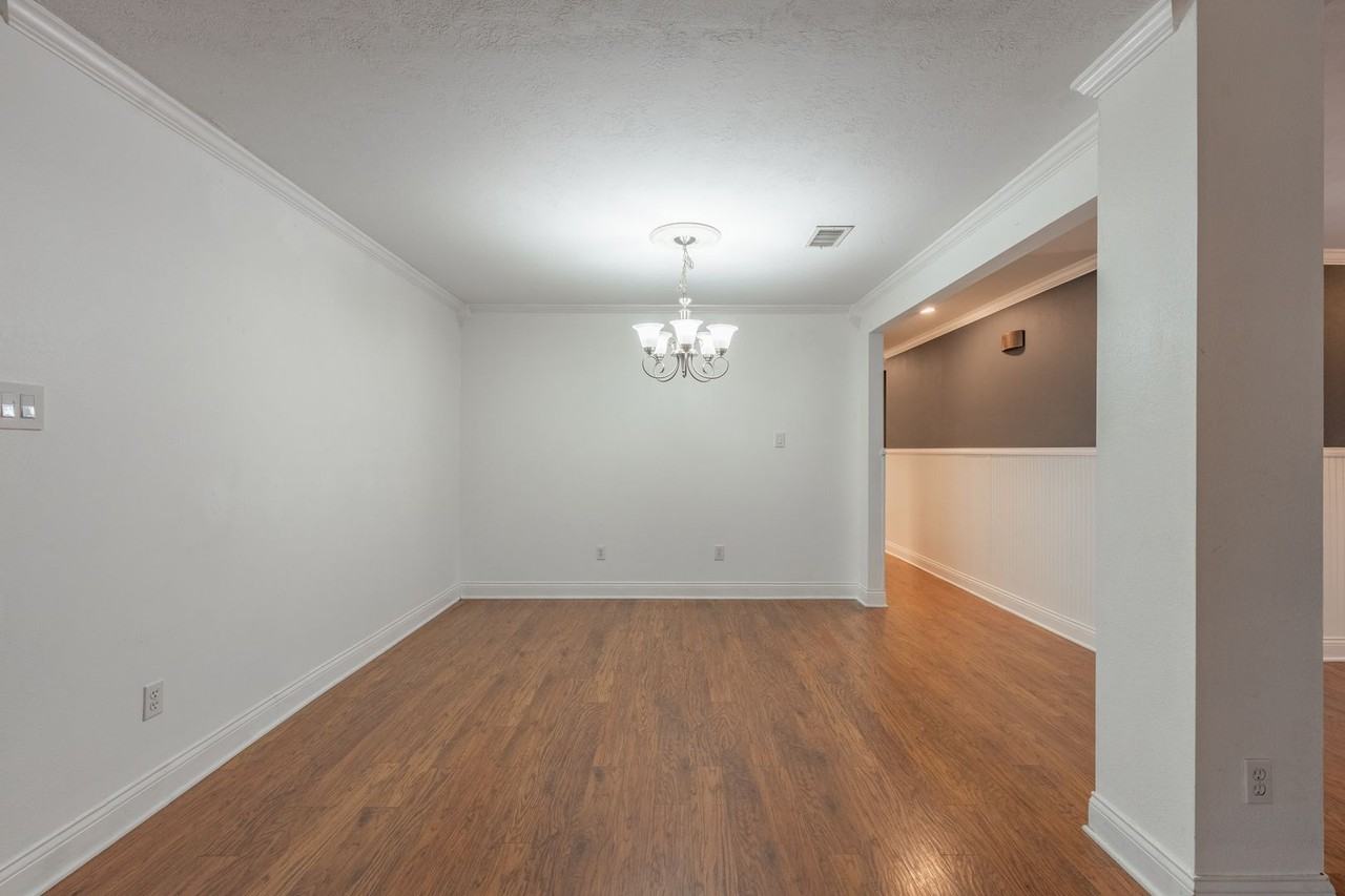 501 Calhoun Dr - Photo 5 of 18