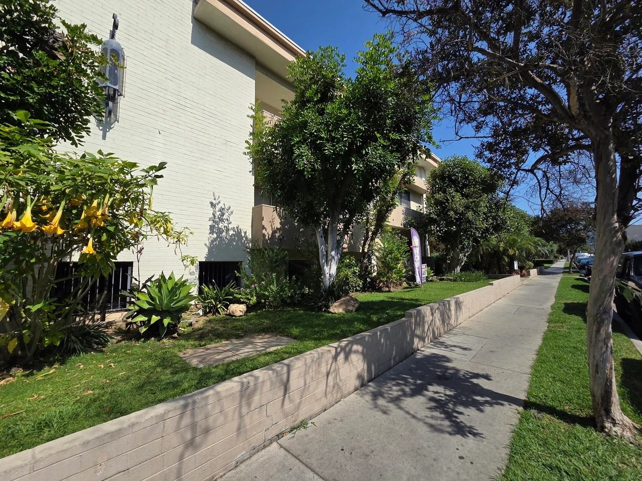 Crown Encino Apartments - Photo 2 of 2