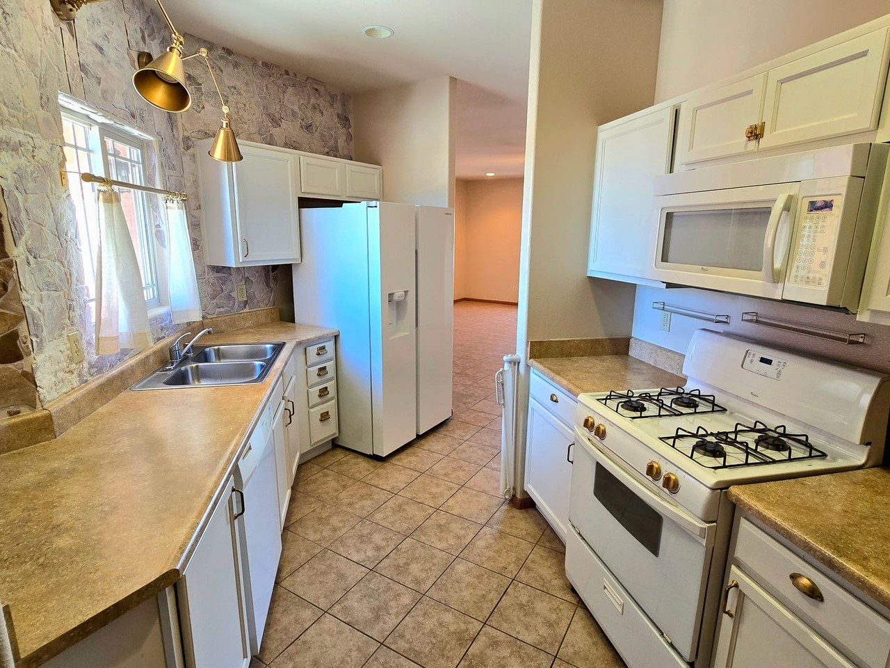7425 Kellogg Ave - Photo 3 of 22