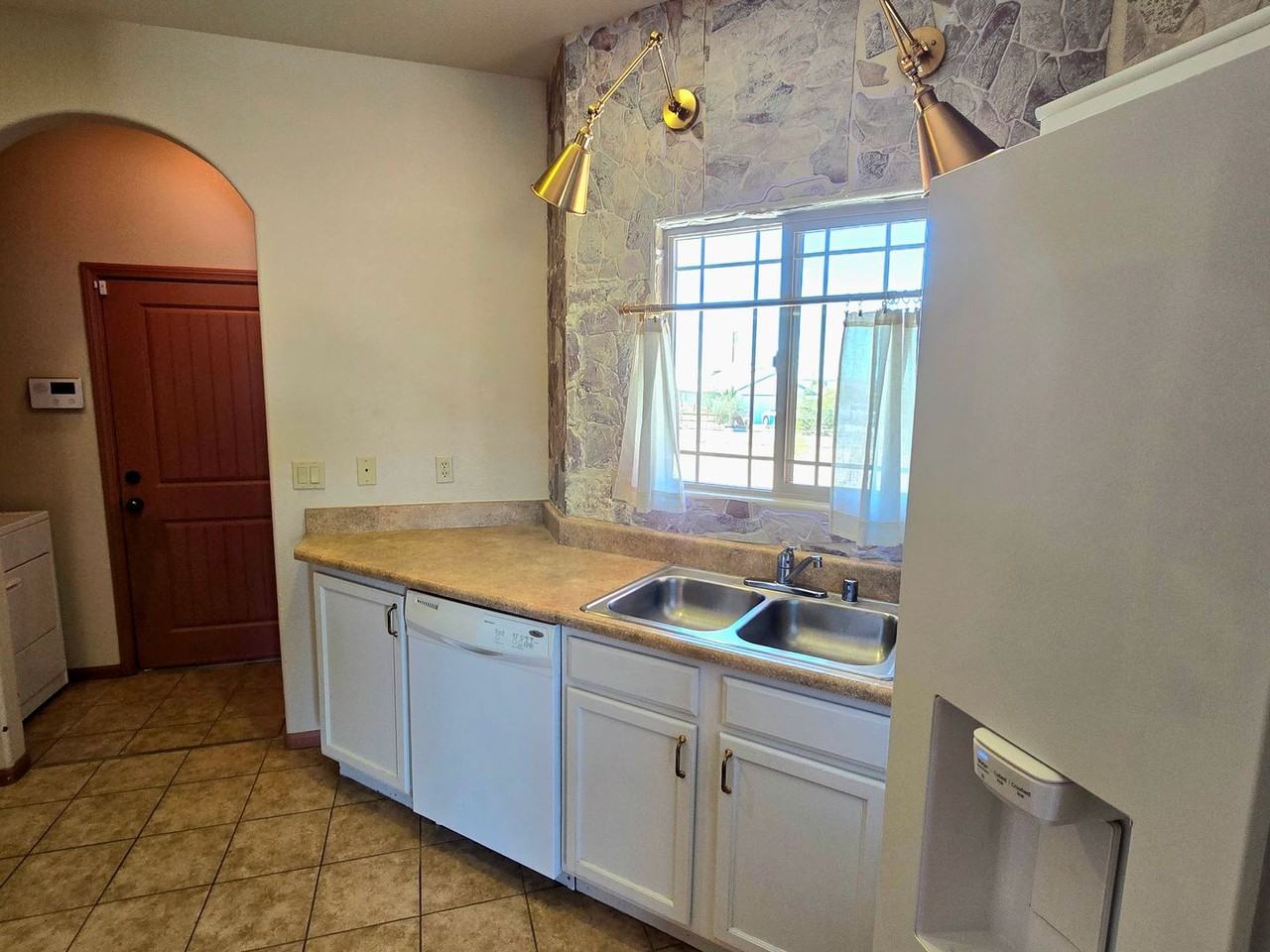 7425 Kellogg Ave - Photo 4 of 22