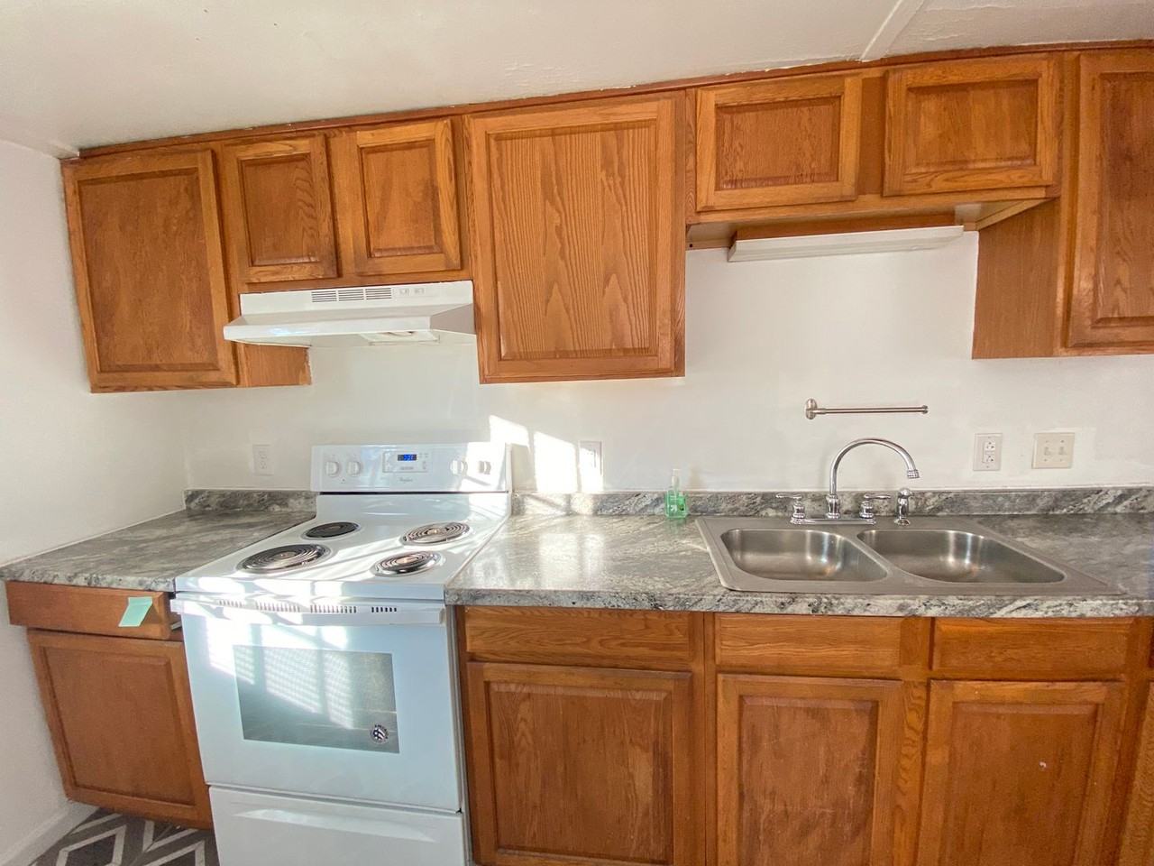 809 Kingsley St - Photo 4 of 7