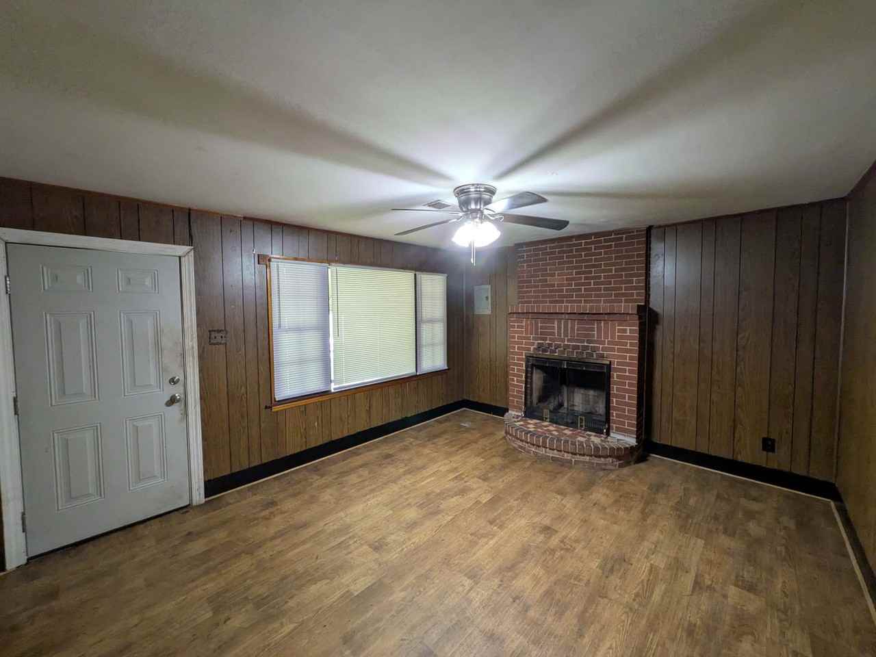 1694 Douglas St - Photo 4 of 16
