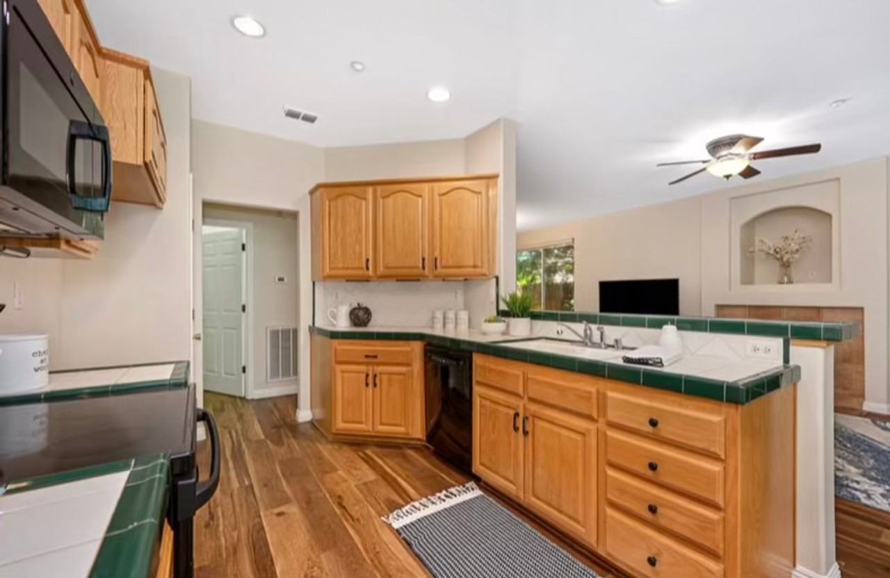 3729 Coldwater Dr - Photo 3 of 15