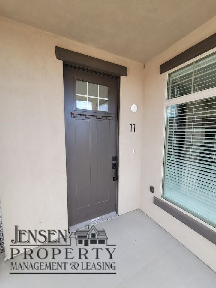 687 S Guy Ln - Photo 2 of 32