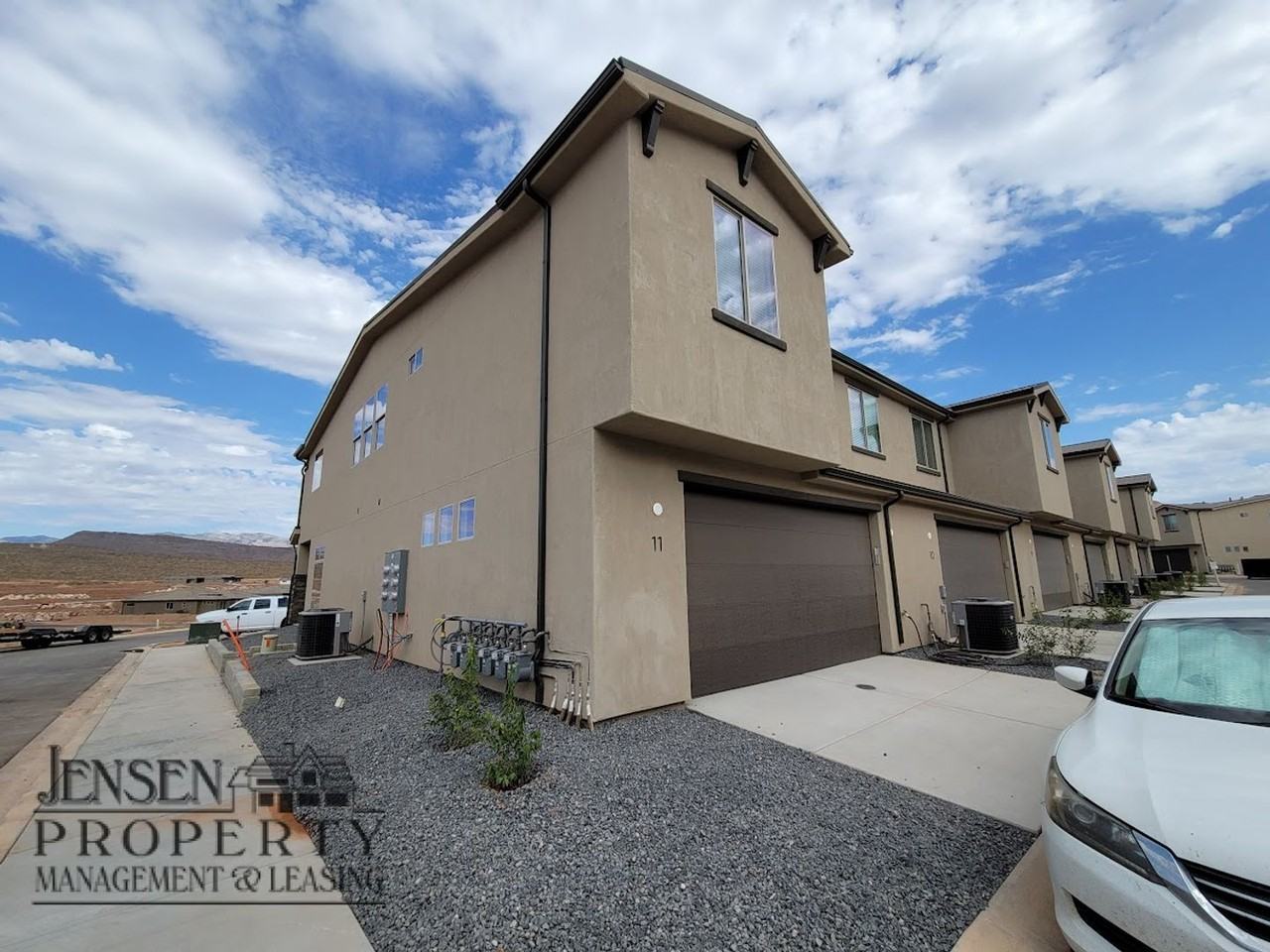 687 S Guy Ln - Photo 5 of 32
