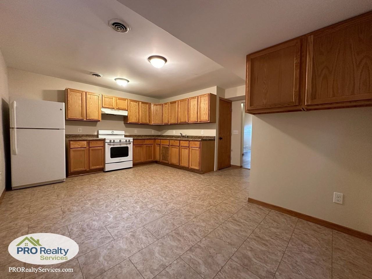640 Charles Ave - Photo 3 of 20