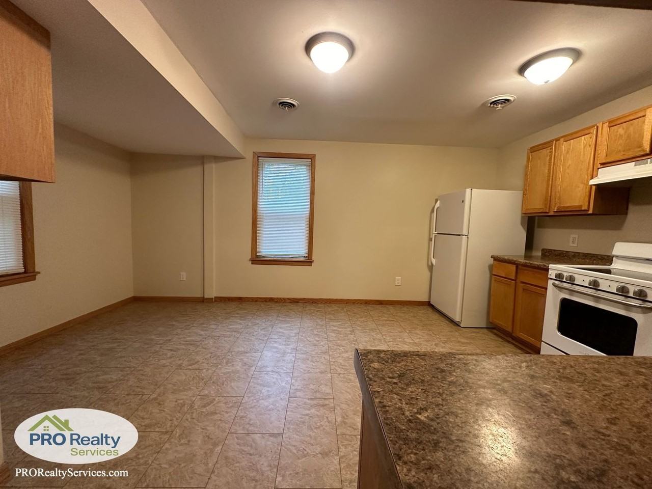 640 Charles Ave - Photo 4 of 20