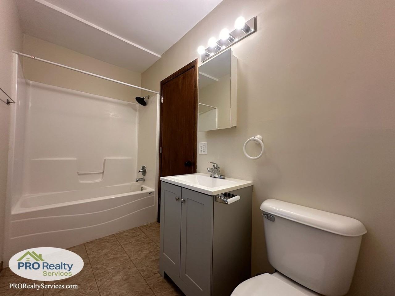 640 Charles Ave - Photo 5 of 20