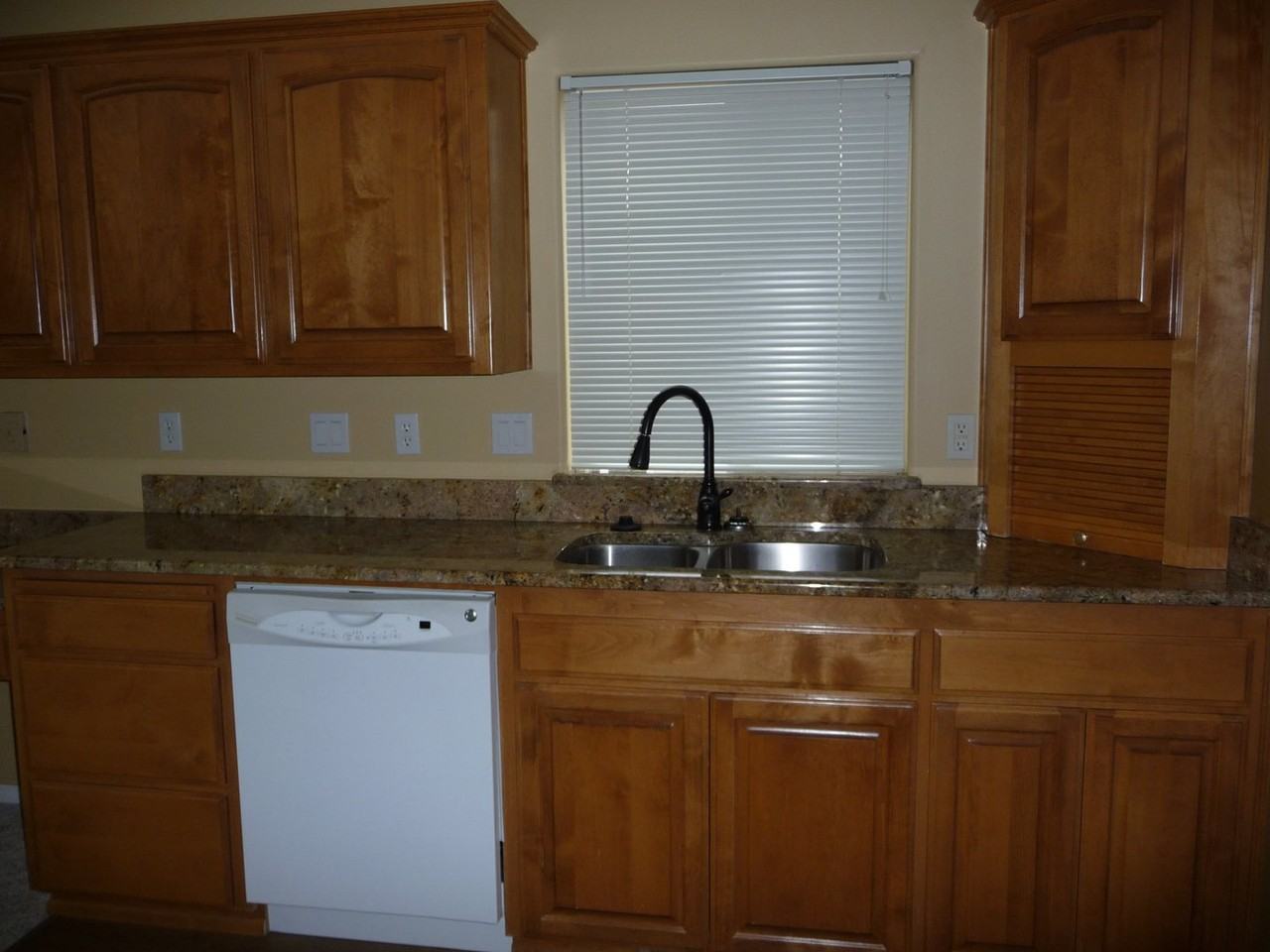 2053 W Park Ct Nw - Photo 2 of 19