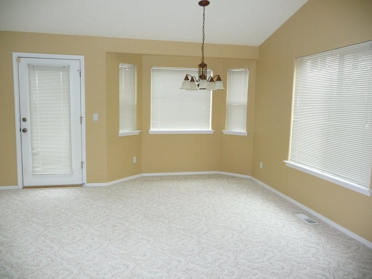 2053 W Park Ct Nw - Photo 6 of 19