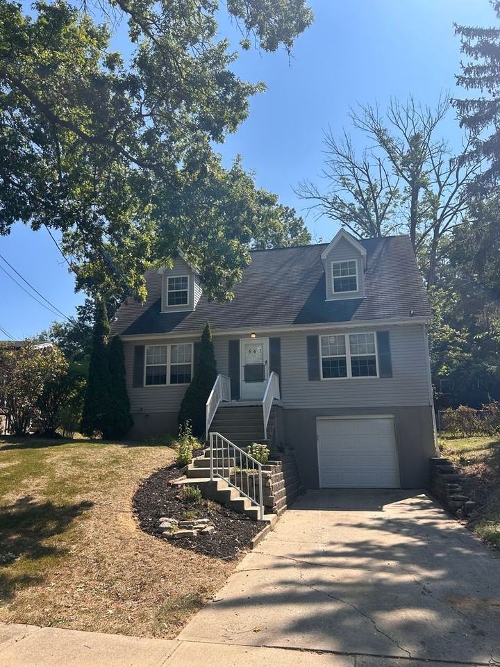 562 Covedale Ave - Photo 2 of 8