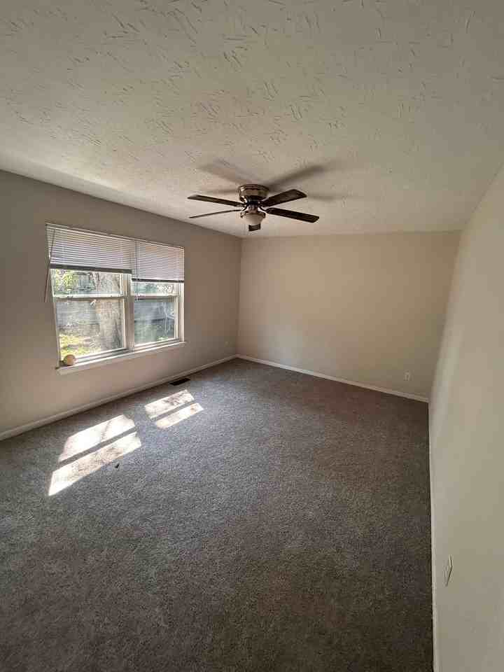 562 Covedale Ave - Photo 4 of 8