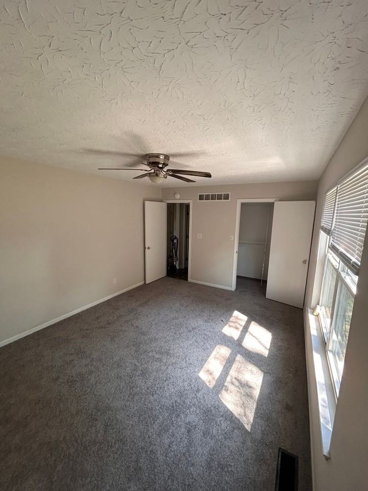 562 Covedale Ave - Photo 5 of 8