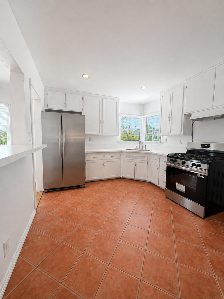 5355 Ocana Ave - Photo 3 of 8