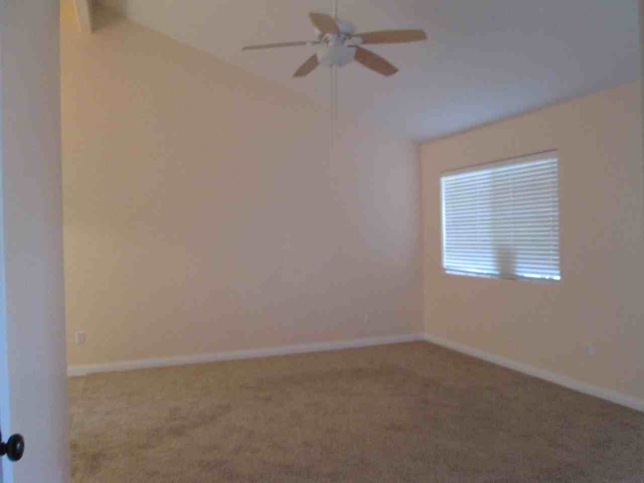 5509 Cascade Ridge St - Photo 4 of 11