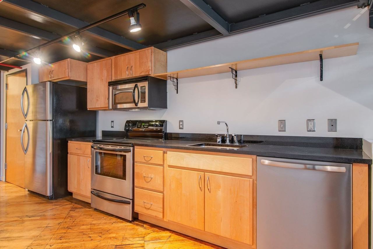 1400 Rosa L Parks Blvd - Photo 7 of 32