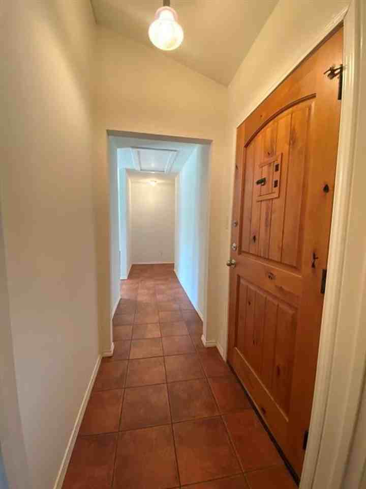 300 El Paso St - Photo 3 of 34