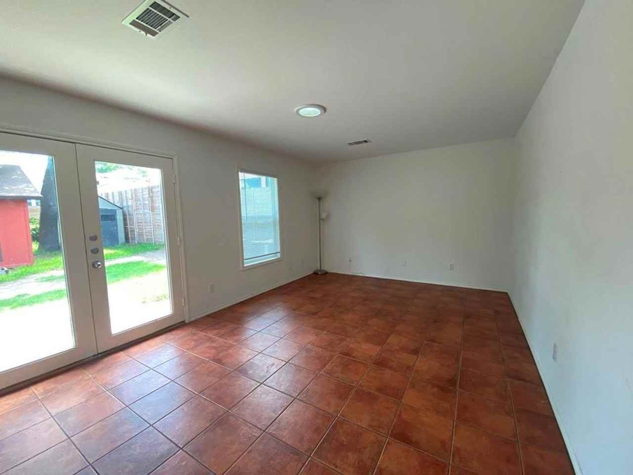300 El Paso St - Photo 5 of 34