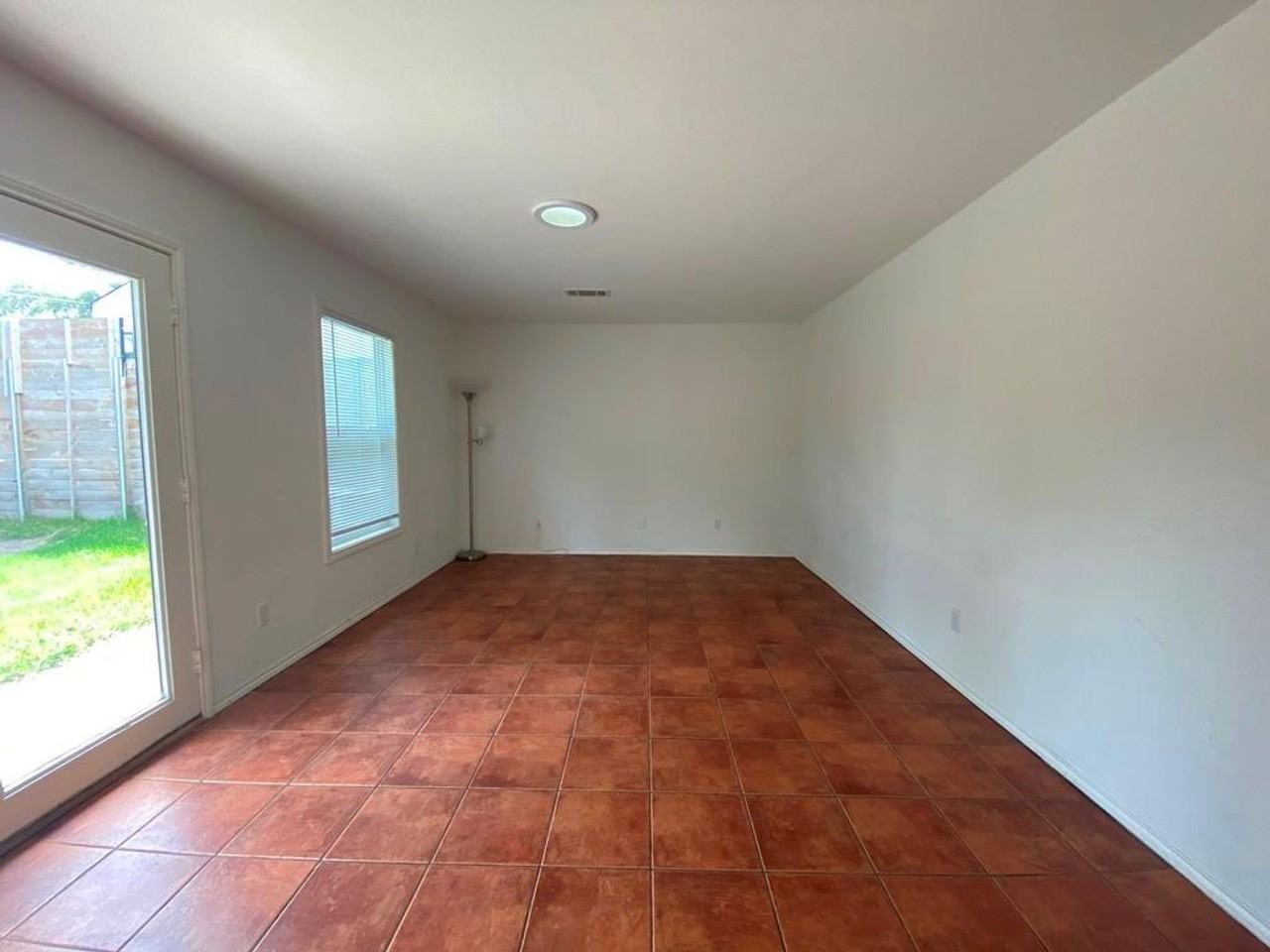 300 El Paso St - Photo 6 of 34