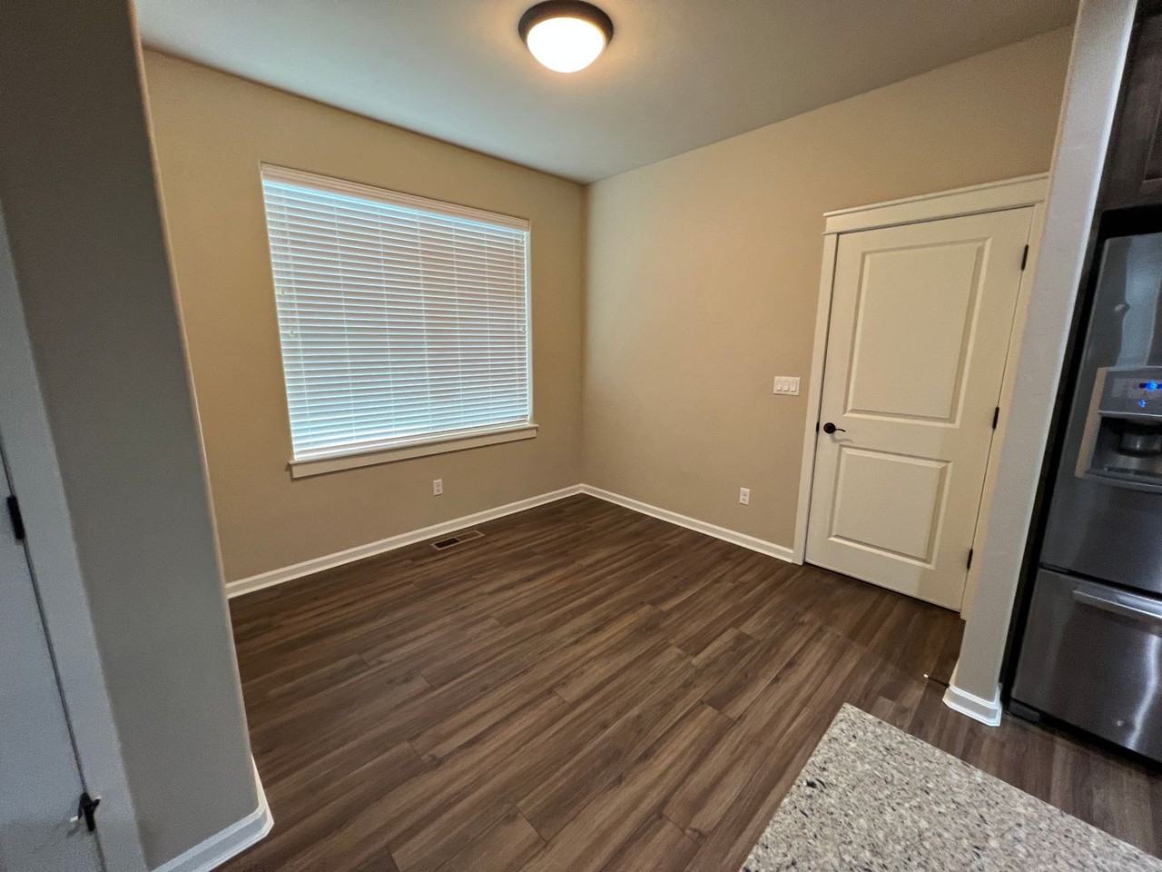 3395 Sw 28th St - Photo 5 of 12