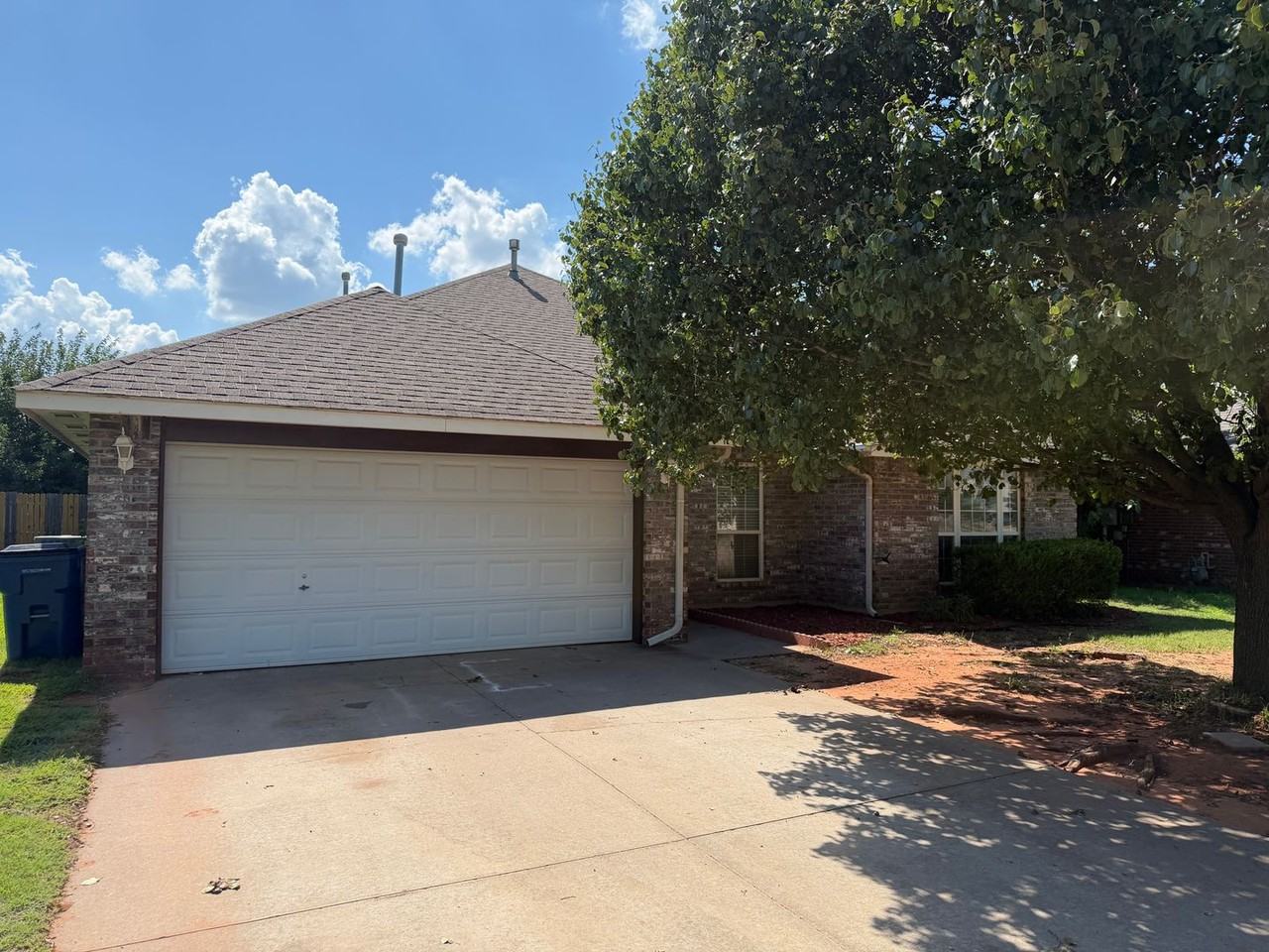 411 S Pointe Ln - Photo 2 of 19