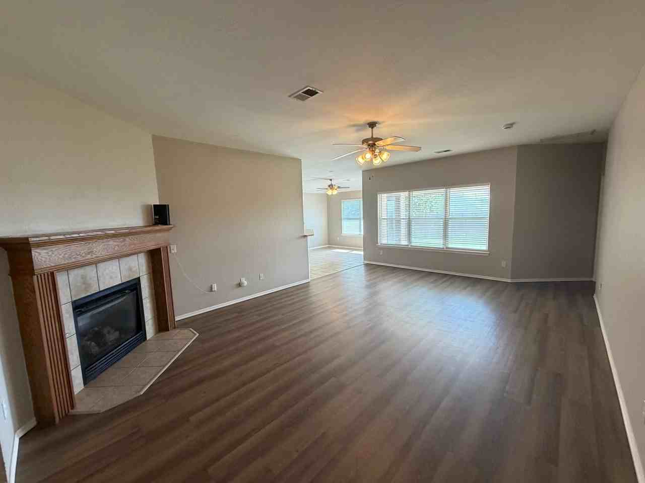 411 S Pointe Ln - Photo 3 of 19