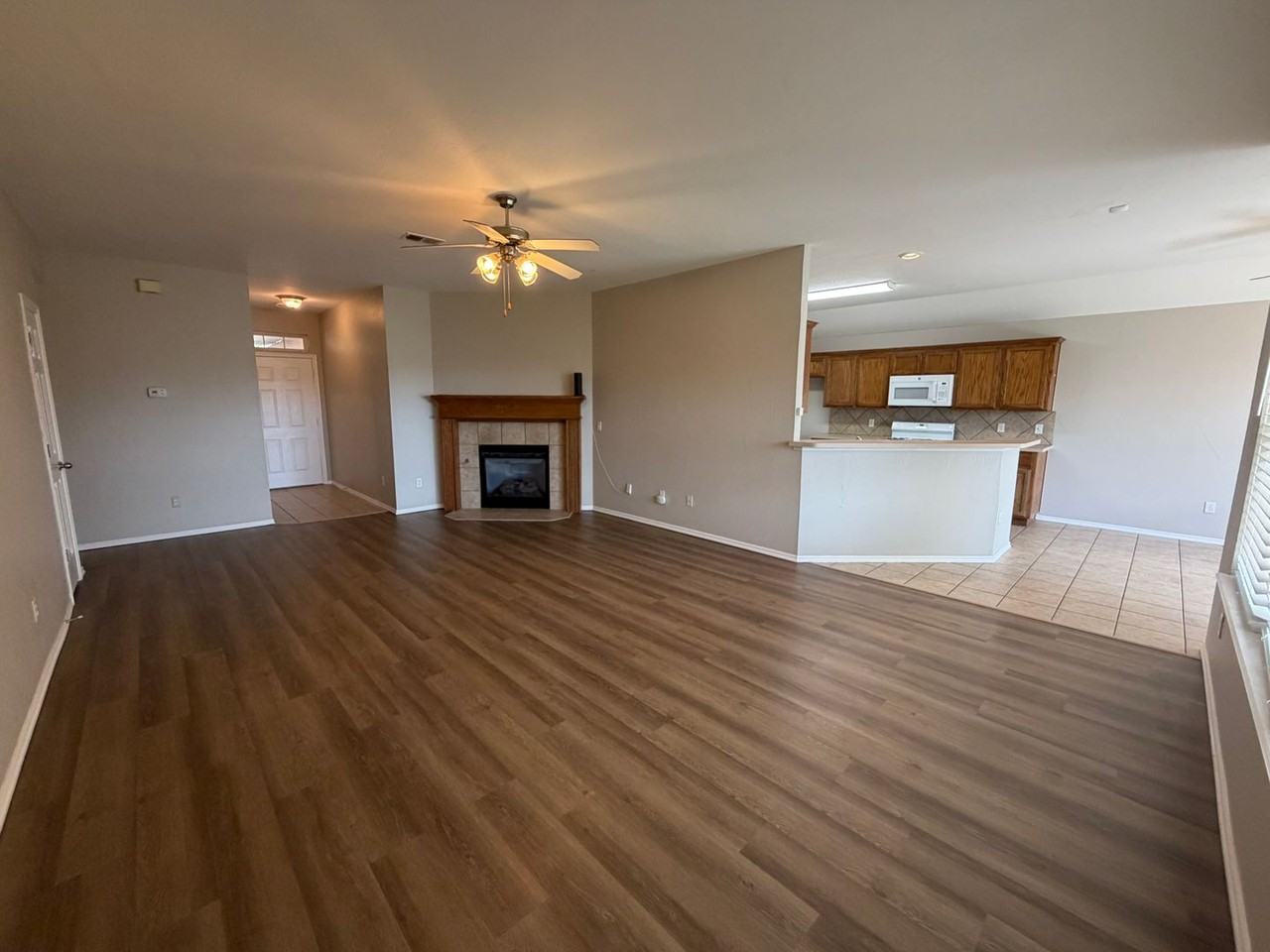 411 S Pointe Ln - Photo 4 of 19