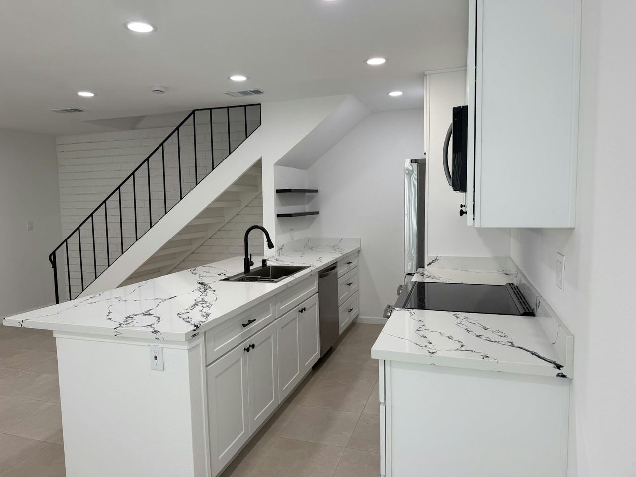5544 Keoncrest Cir, Unit SQ1-3 - Photo 4 of 10