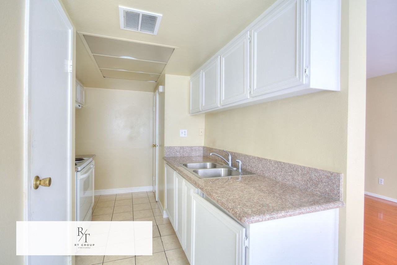 2368 Pepper St - Photo 2 of 17