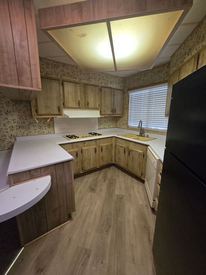 25313 De Waide Ave - Photo 4 of 13