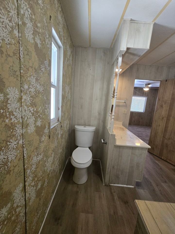 25313 De Waide Ave - Photo 7 of 13