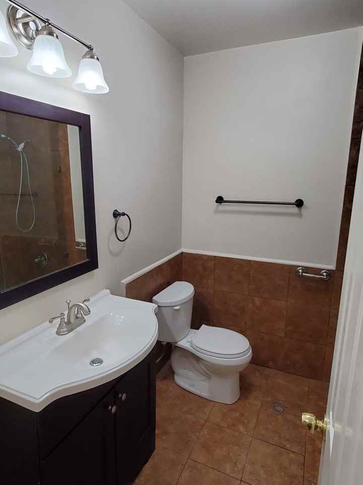 3213 W 180th St - Photo 4 of 23