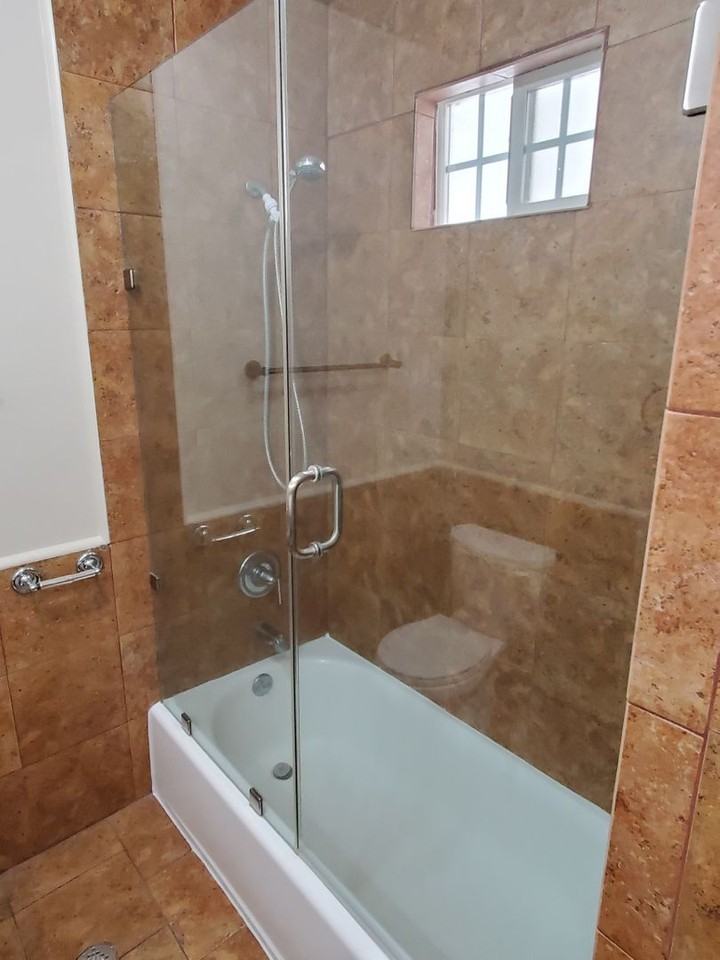 3213 W 180th St - Photo 5 of 23