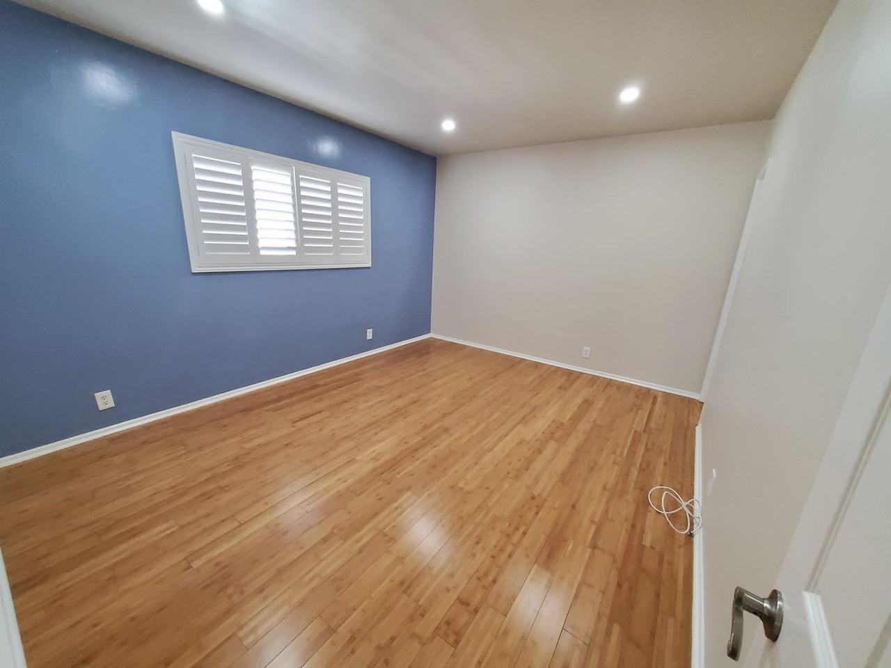 3213 W 180th St - Photo 6 of 23