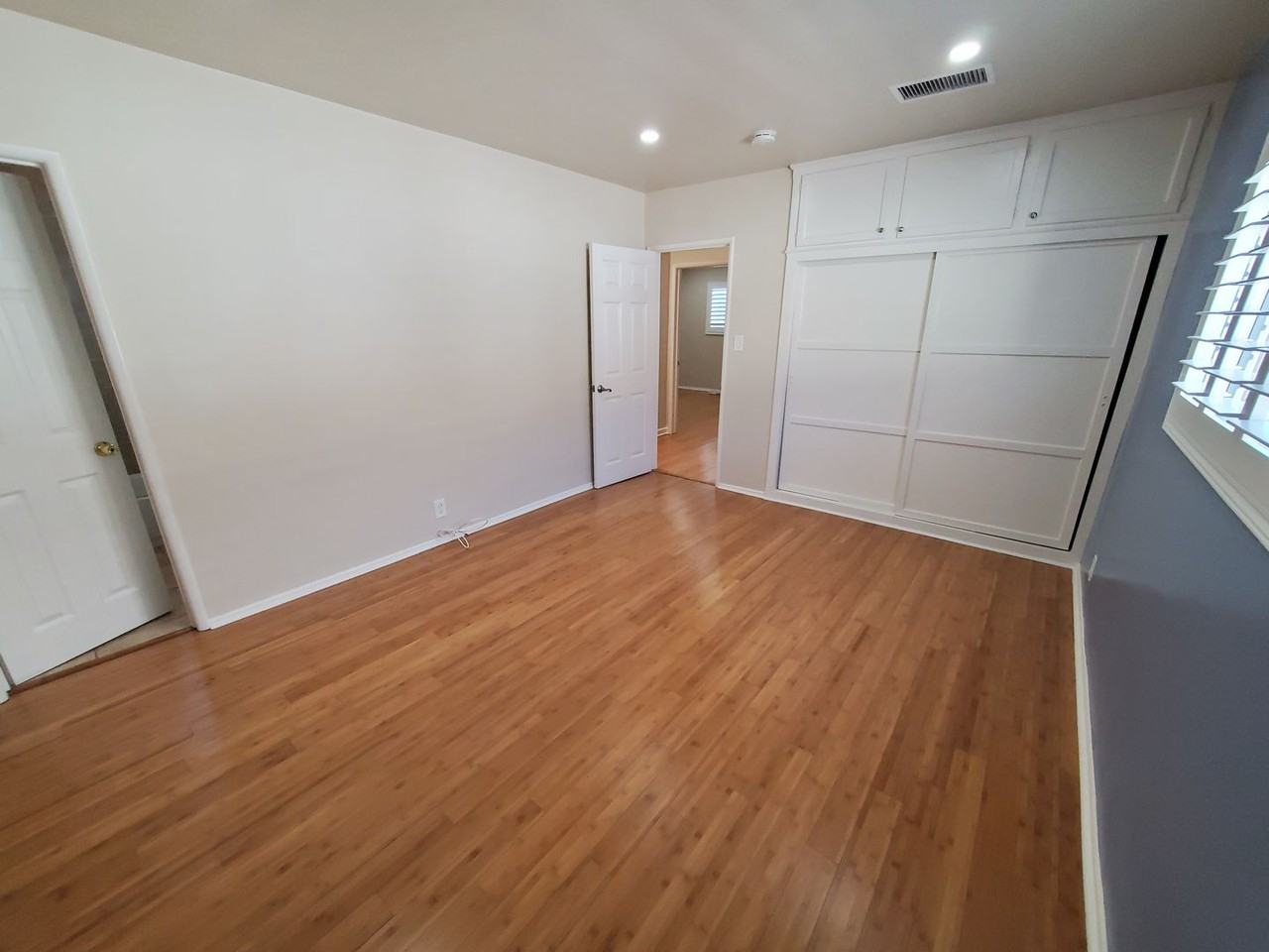 3213 W 180th St - Photo 7 of 23
