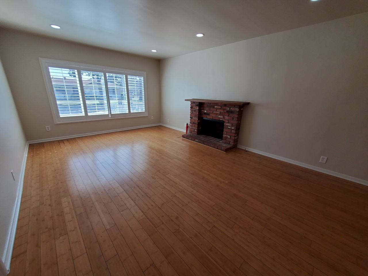 3213 W 180th St - Photo 2 of 24