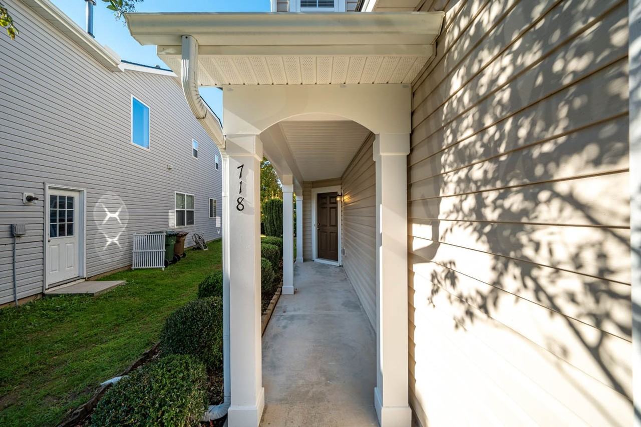 718 Delta Downs Dr - Photo 3 of 30