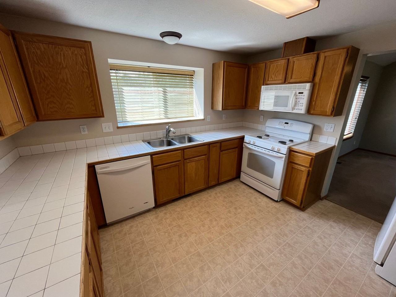 3109 Ne Cromwell Ct - Photo 4 of 22