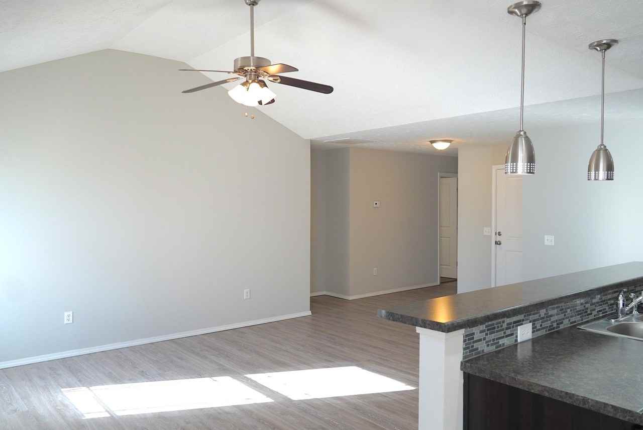 2504 W Cover Dr - Photo 7 of 36