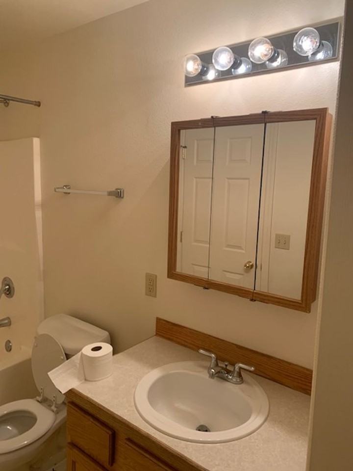 705 Benjamin Ave - Photo 4 of 6