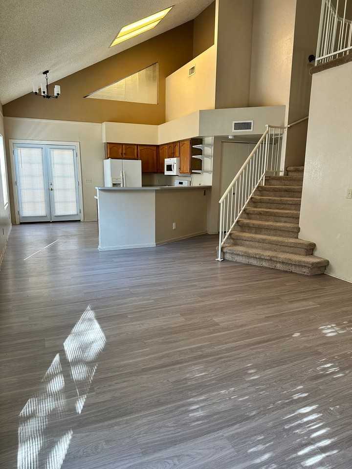 441 S Maple #10 - Photo 2 of 21