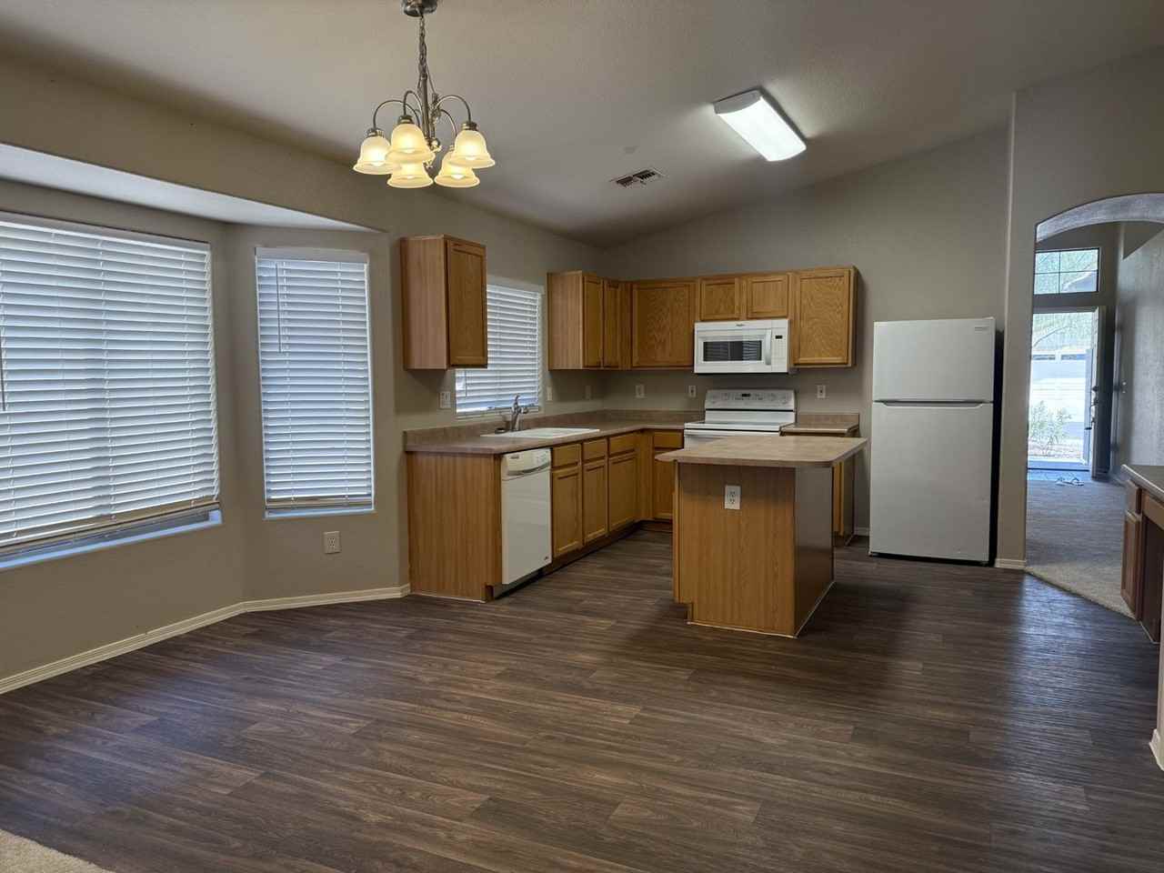 3919 E Longhorn Dr - Photo 2 of 12