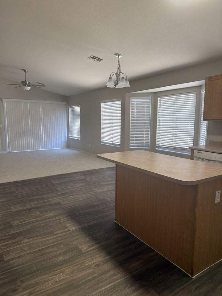 3919 E Longhorn Dr - Photo 3 of 12