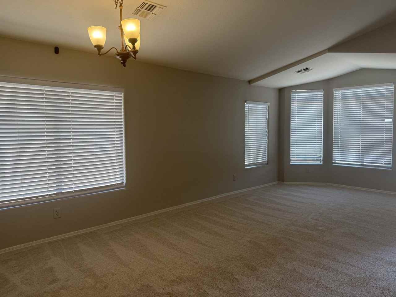 3919 E Longhorn Dr - Photo 5 of 12