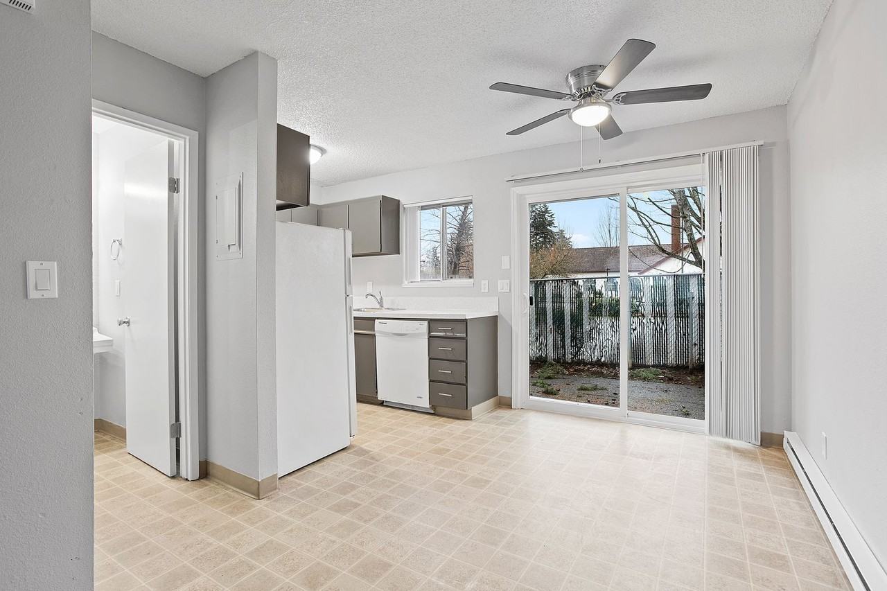 Wetherburne Square Townhomes - Photo 5 of 38