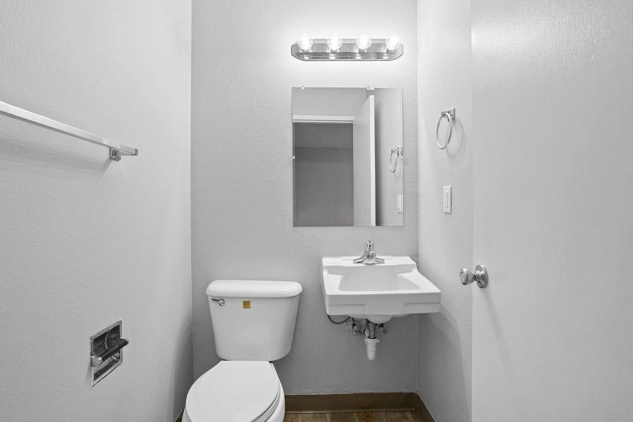 Wetherburne Square Townhomes - Photo 6 of 38