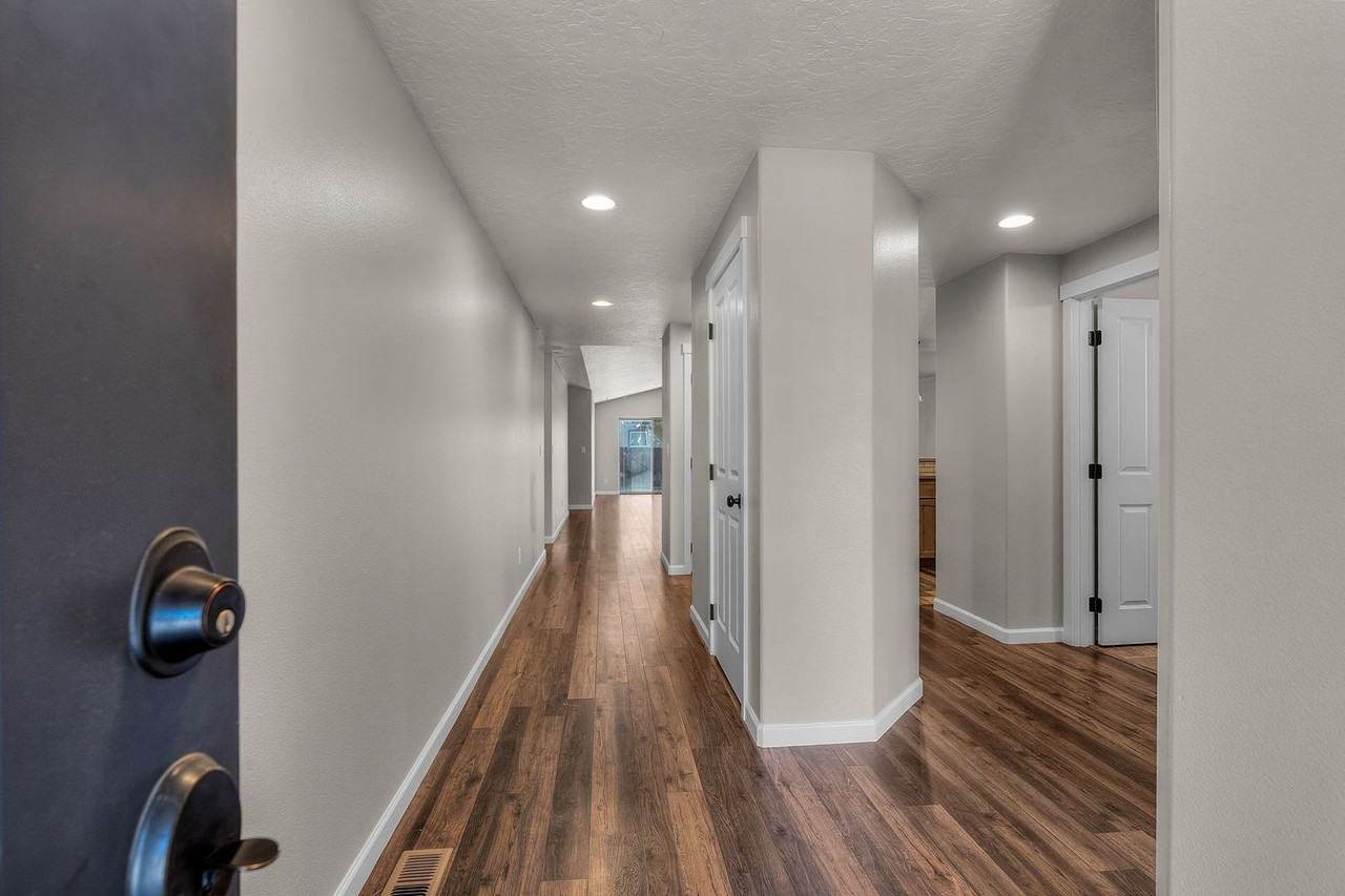 473 Nw 30th St - Photo 3 of 22